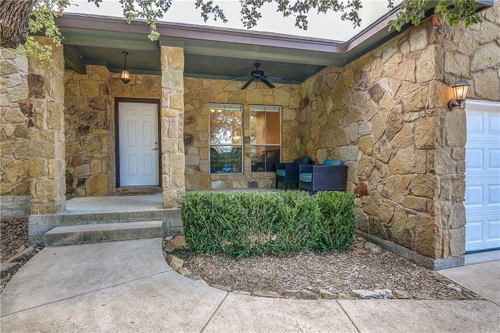 17106 Oak Cliff Cir Property Photo 2