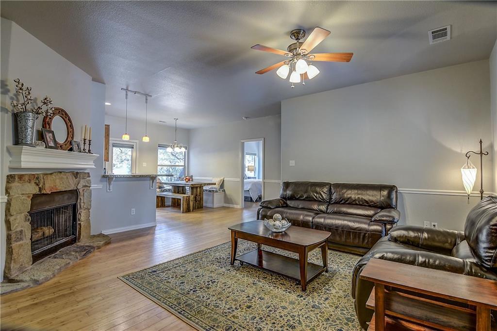 17106 Oak Cliff Cir Property Photo 3