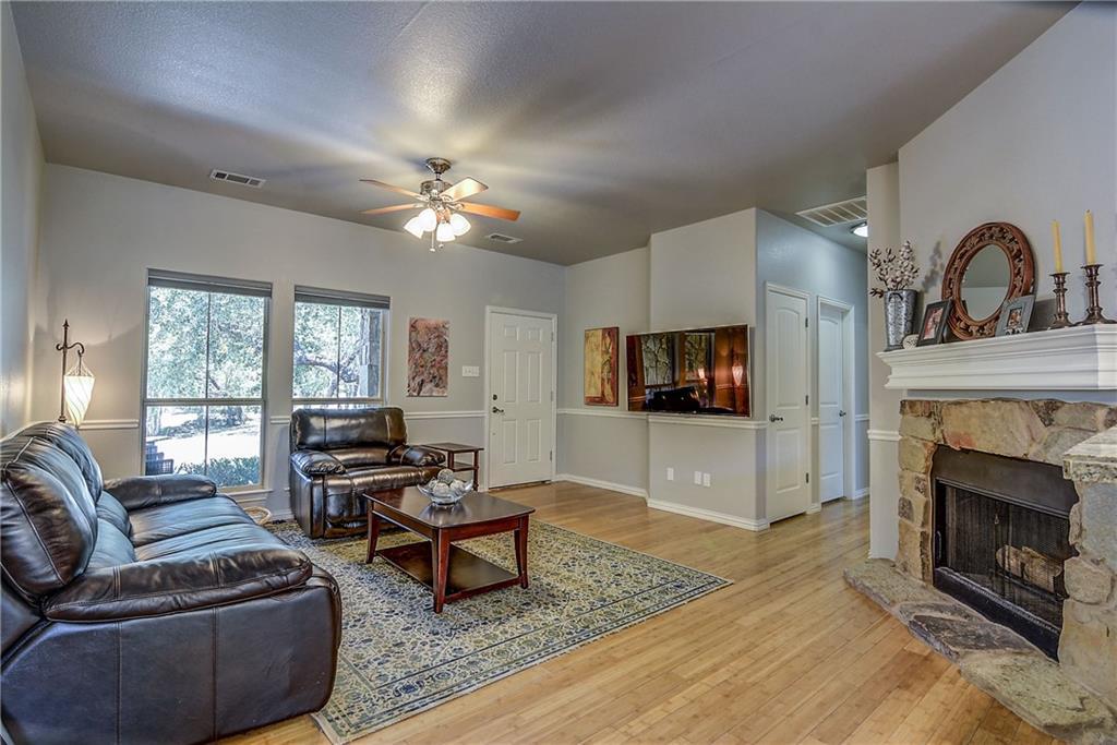 17106 Oak Cliff Cir Property Photo 5