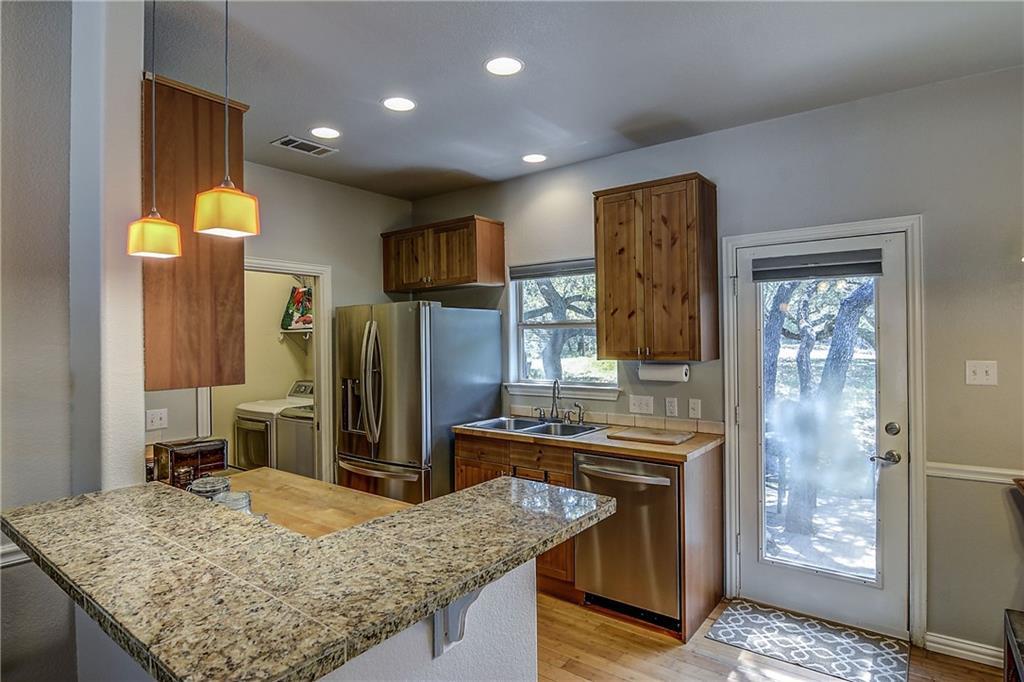 17106 Oak Cliff Cir Property Photo 8