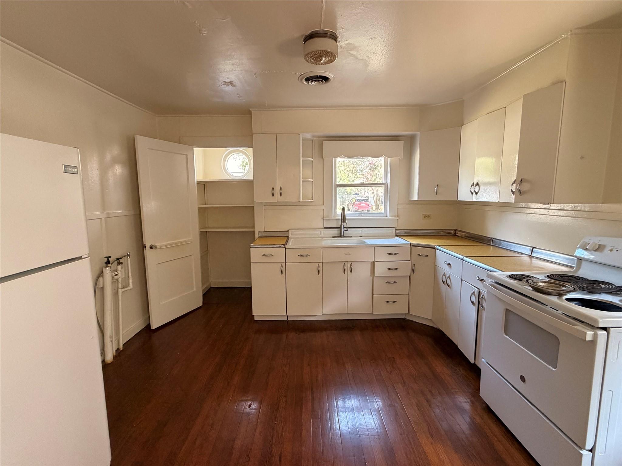 1019 Chestnut St Property Photo 4