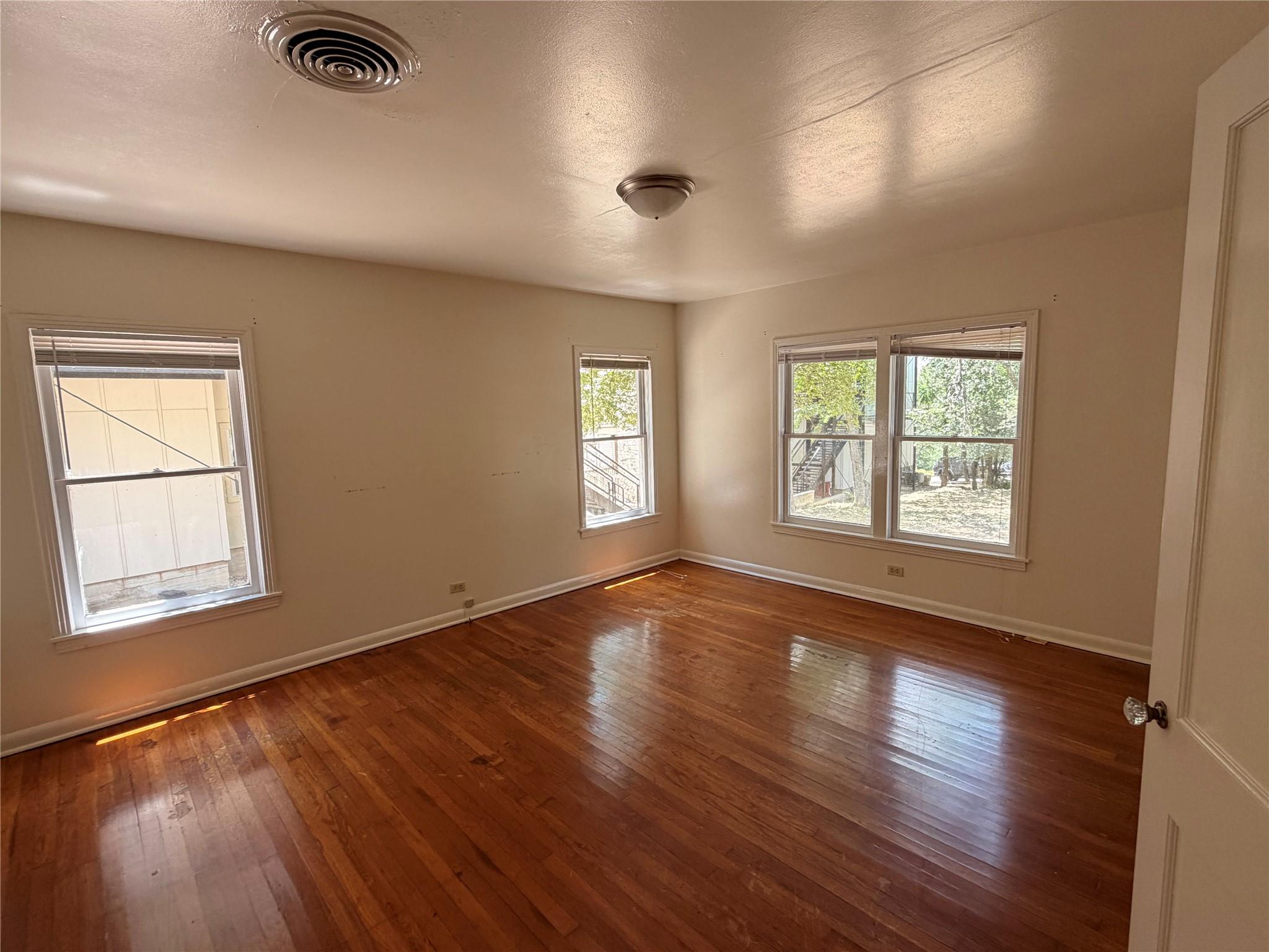 1019 Chestnut St Property Photo 7