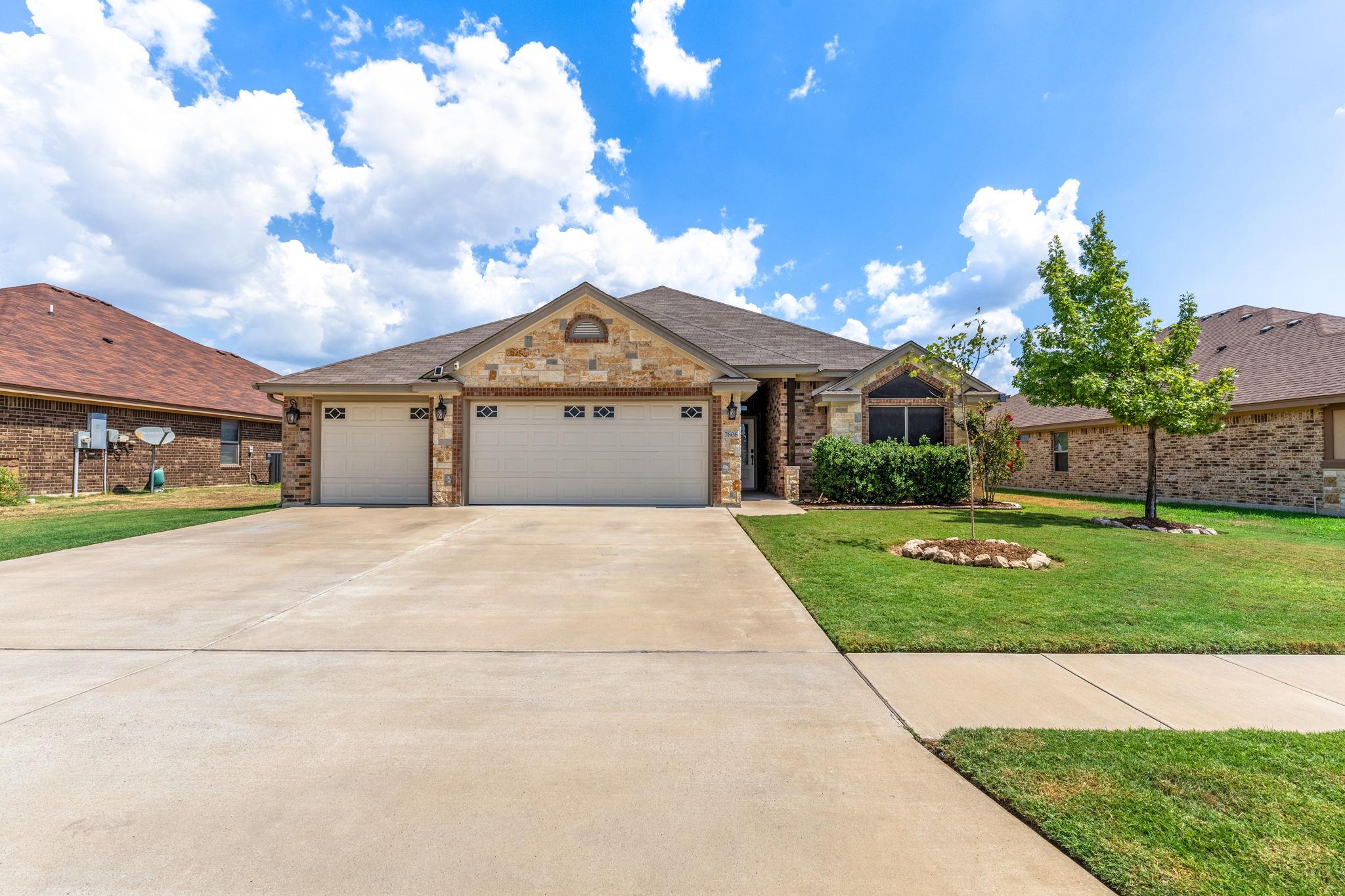 7606 Zircon Dr Property Photo 1