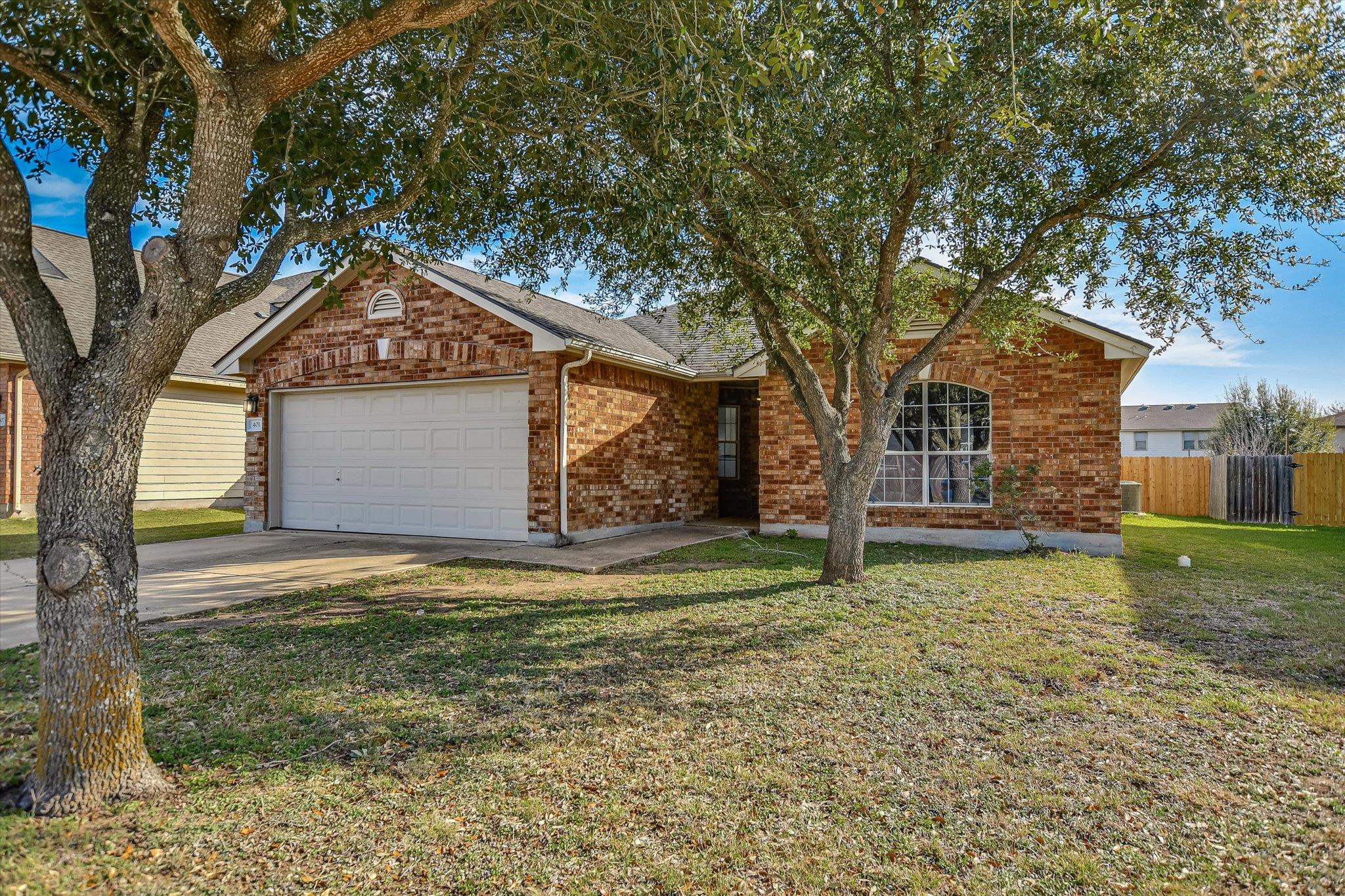 401 Bandara Woods Blvd Property Photo 1