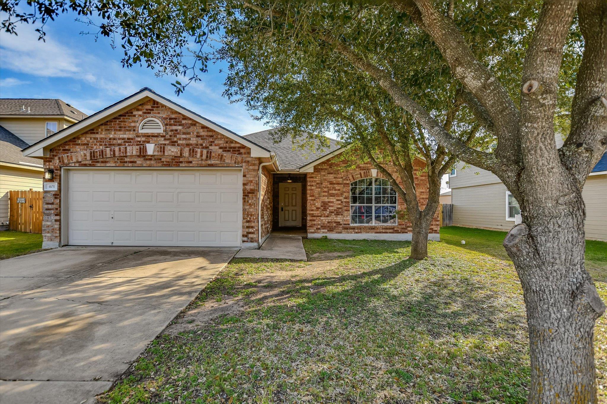 401 Bandara Woods Blvd Property Photo 2