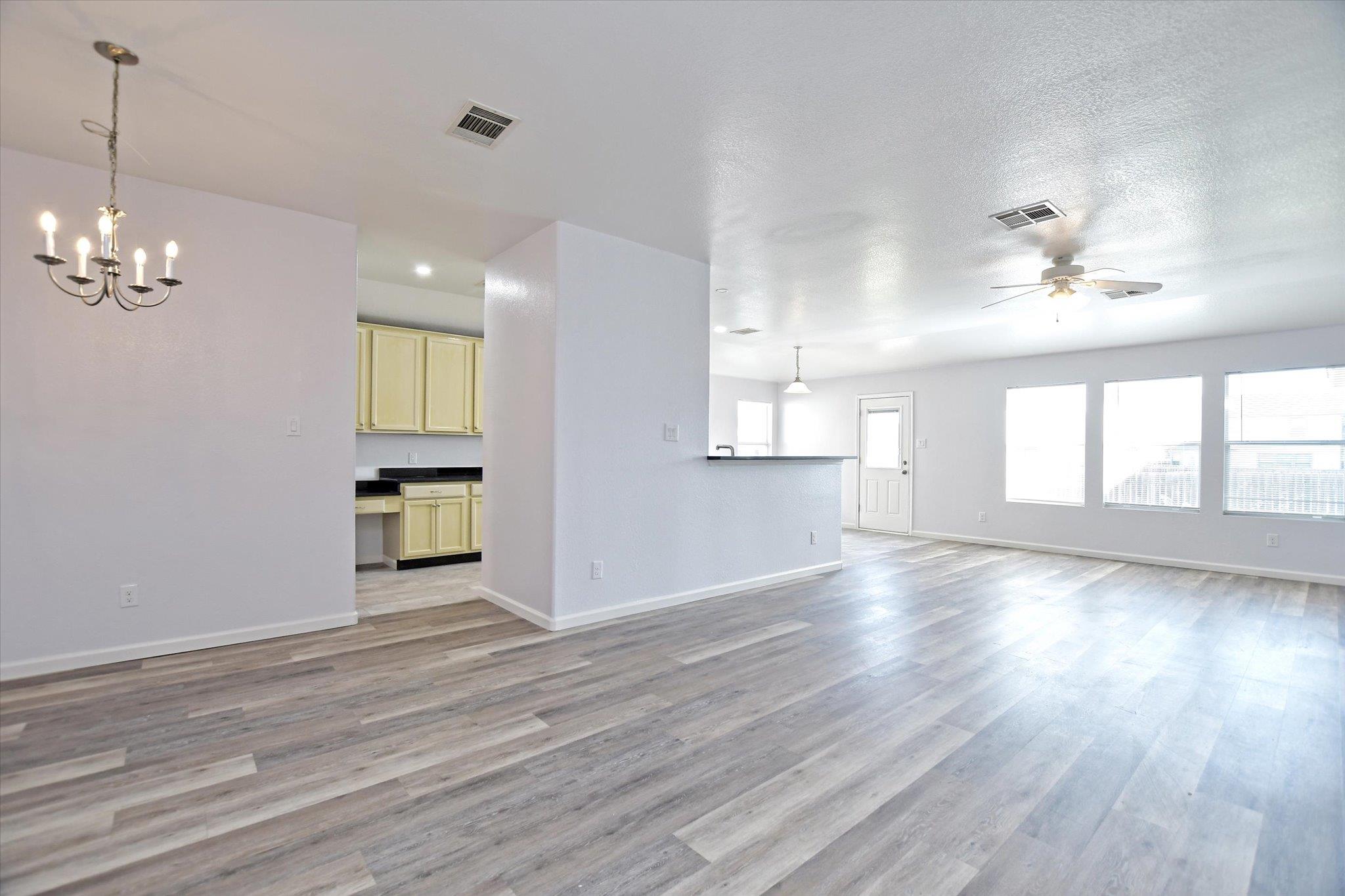 401 Bandara Woods Blvd Property Photo 6