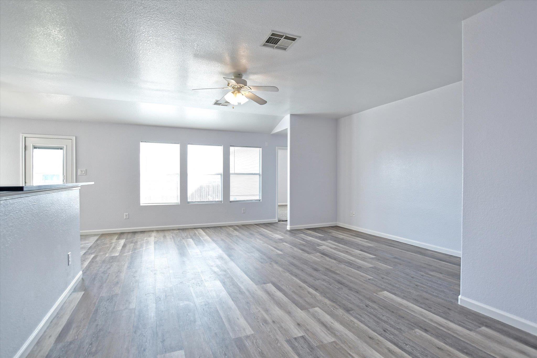 401 Bandara Woods Blvd Property Photo 8