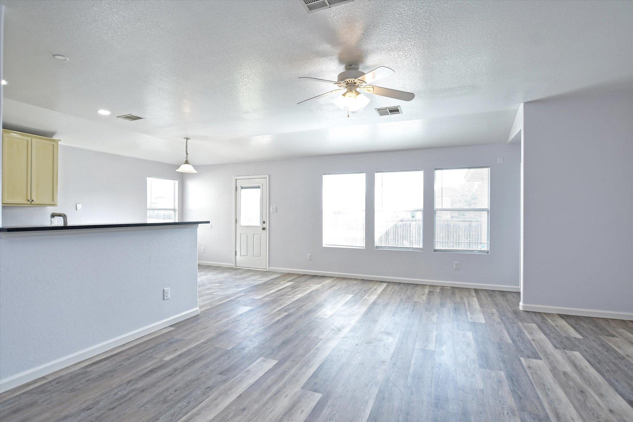 401 Bandara Woods Blvd Property Photo 9