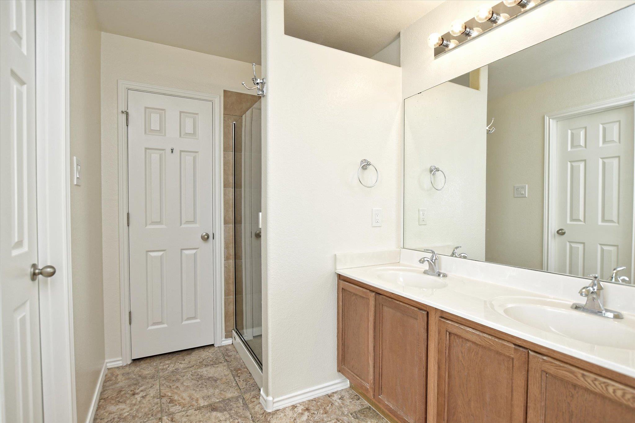 401 Bandara Woods Blvd Property Photo 18
