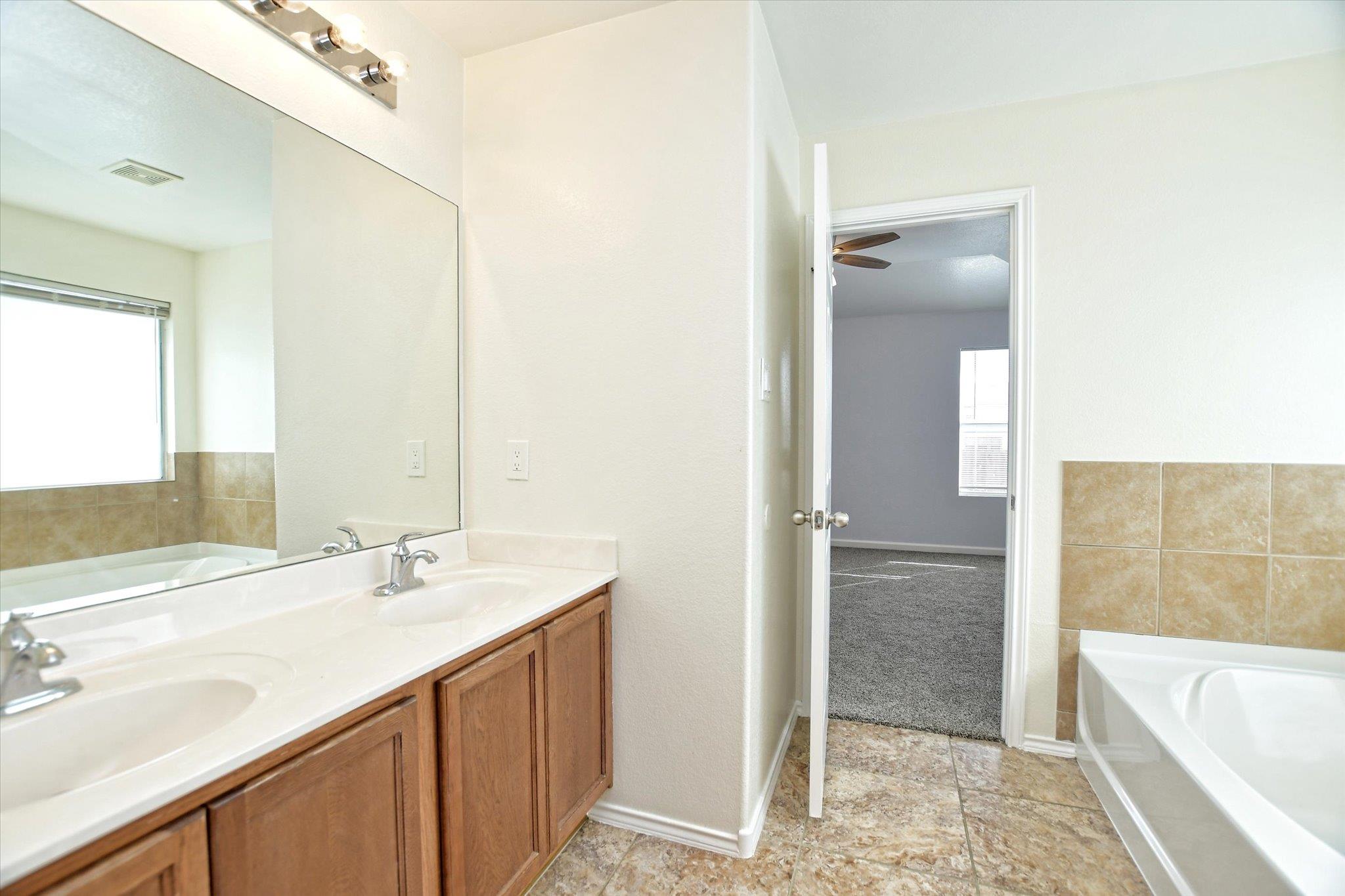 401 Bandara Woods Blvd Property Photo 19