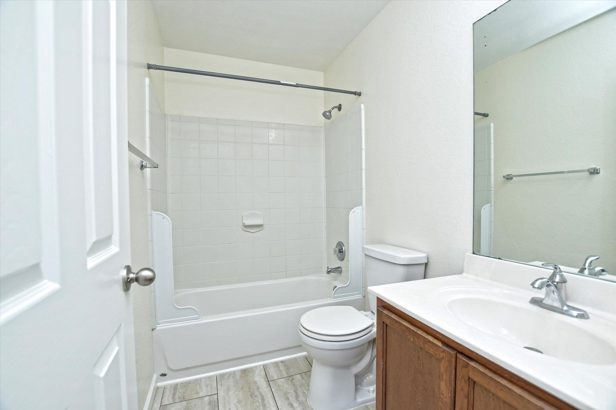 401 Bandara Woods Blvd Property Photo 21
