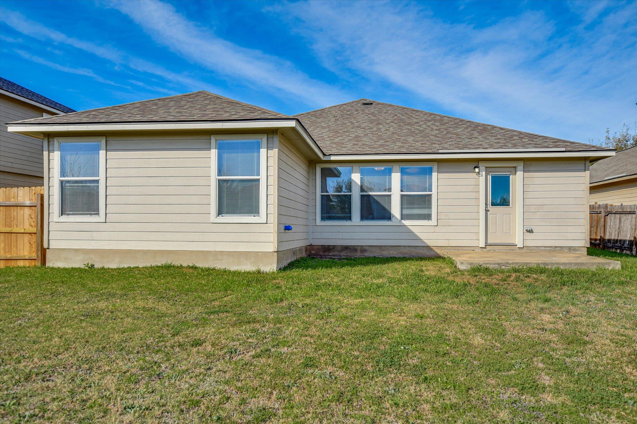 401 Bandara Woods Blvd Property Photo 23
