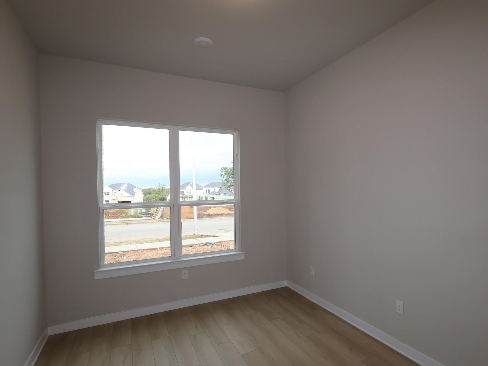 913 Purmela St Property Photo 4