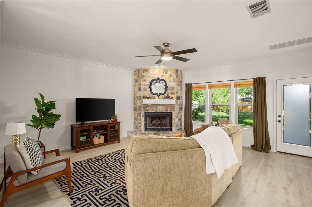 7502 Lobelia Dr Property Photo 6