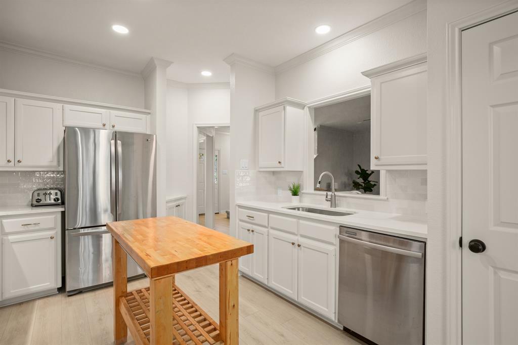7502 Lobelia Dr Property Photo 12