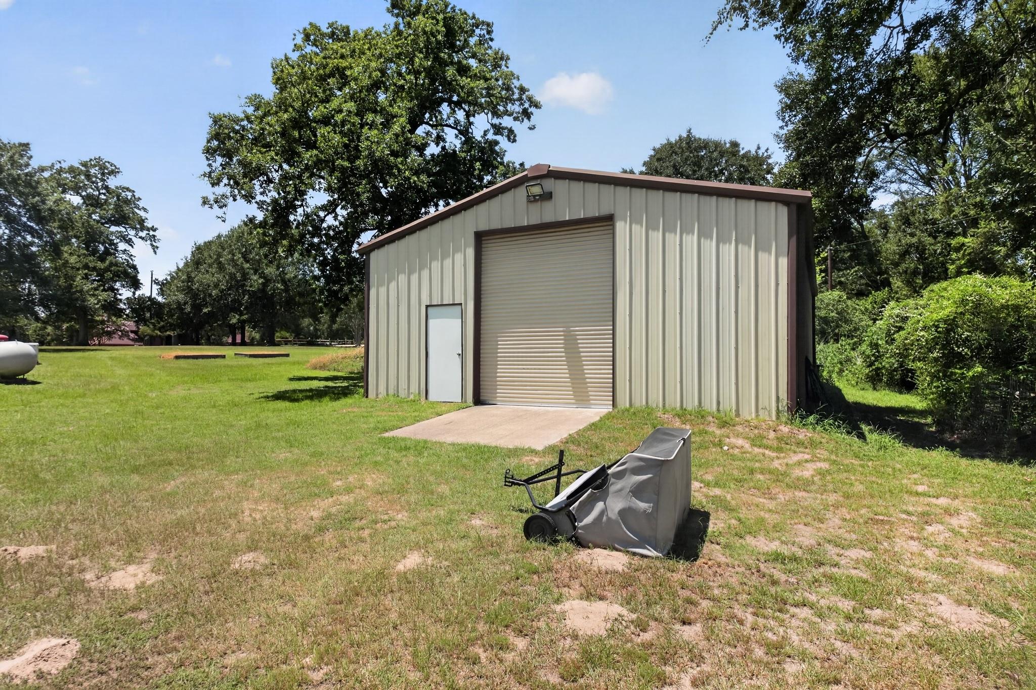 1950 Country Club Rd Property Photo 37