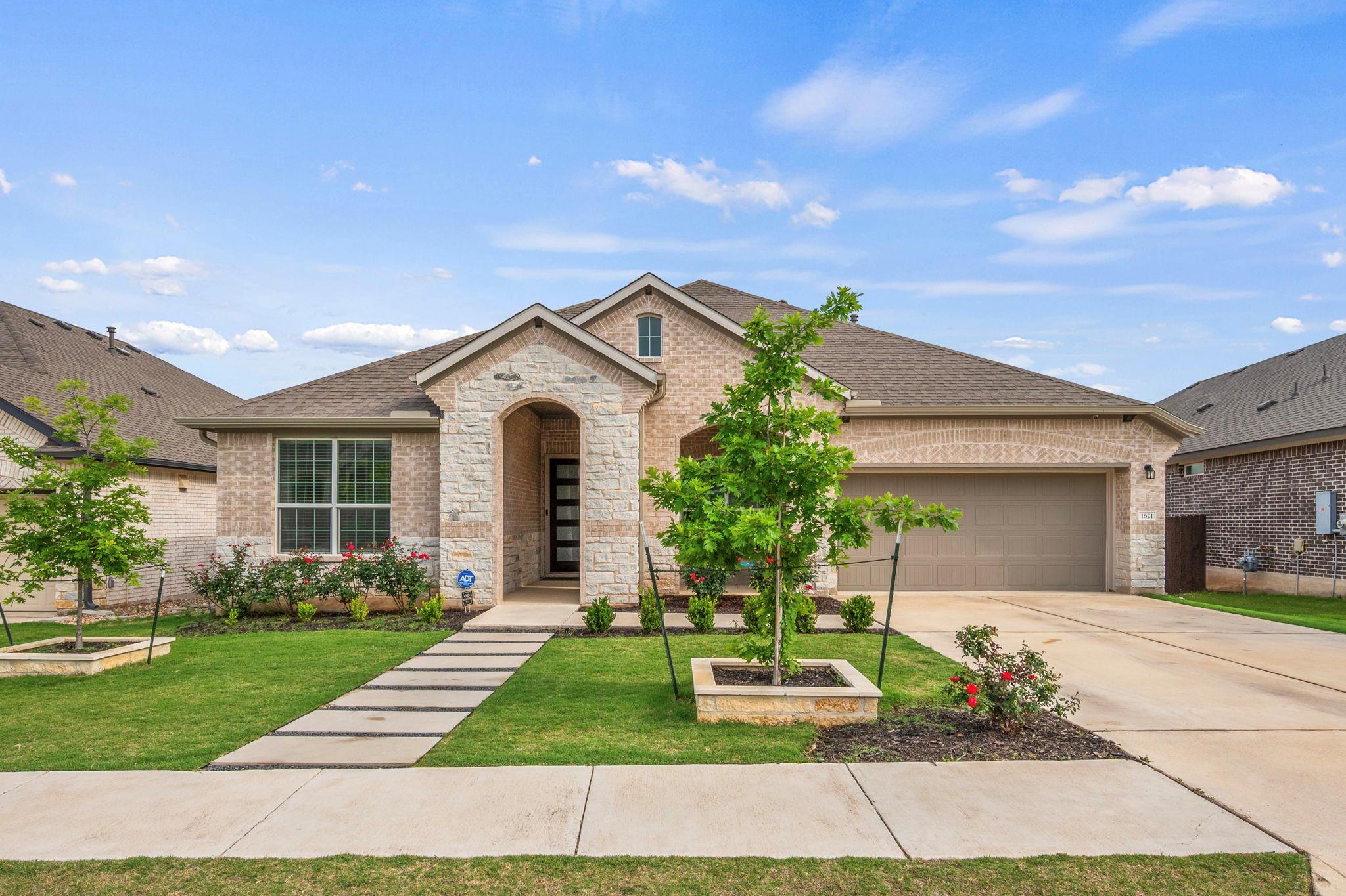 1621 Weavers Bnd Property Photo 1