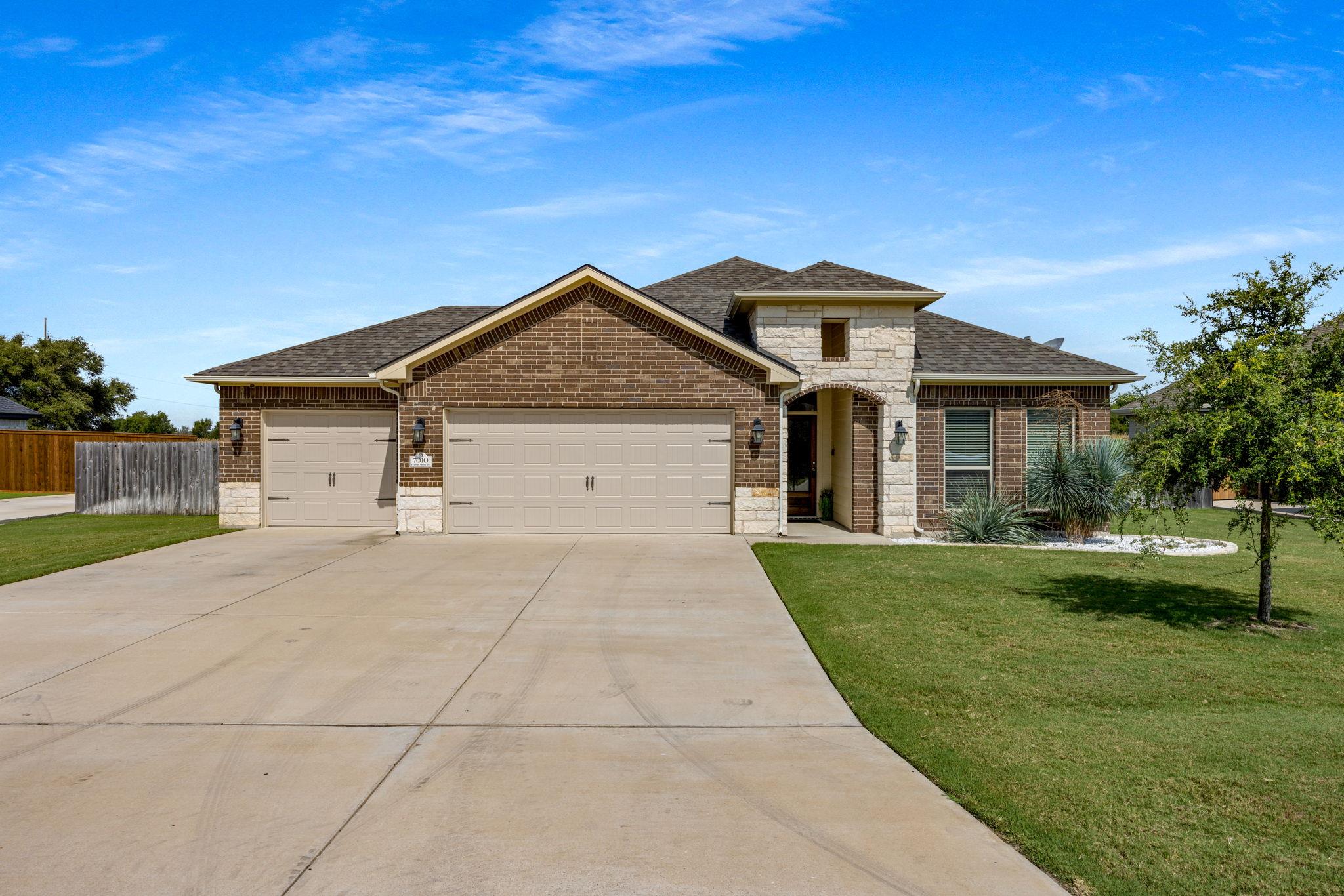 7010 Crystal Valley Dr Property Photo