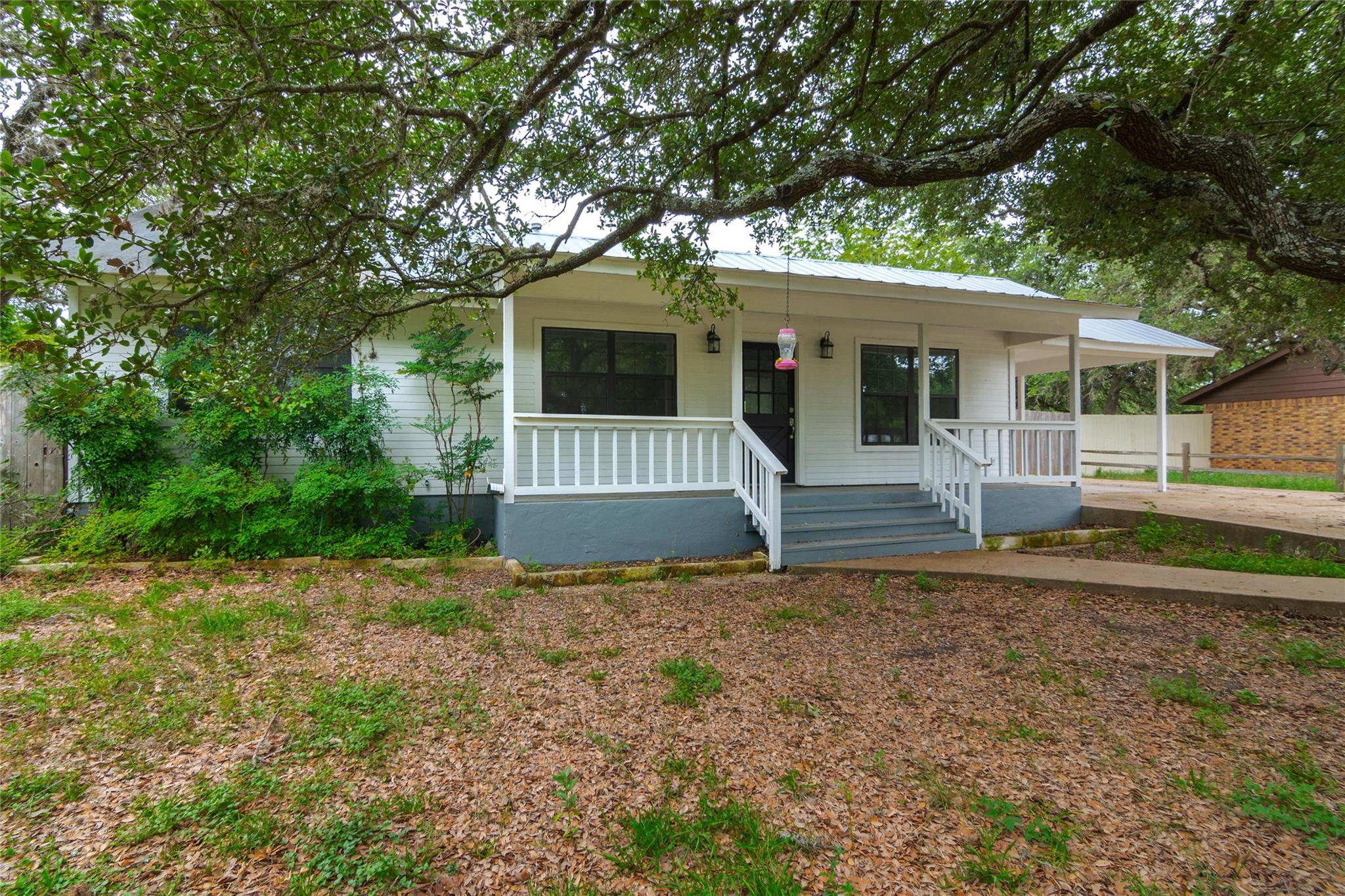 1400 Lazy Creek Ln Property Photo 3