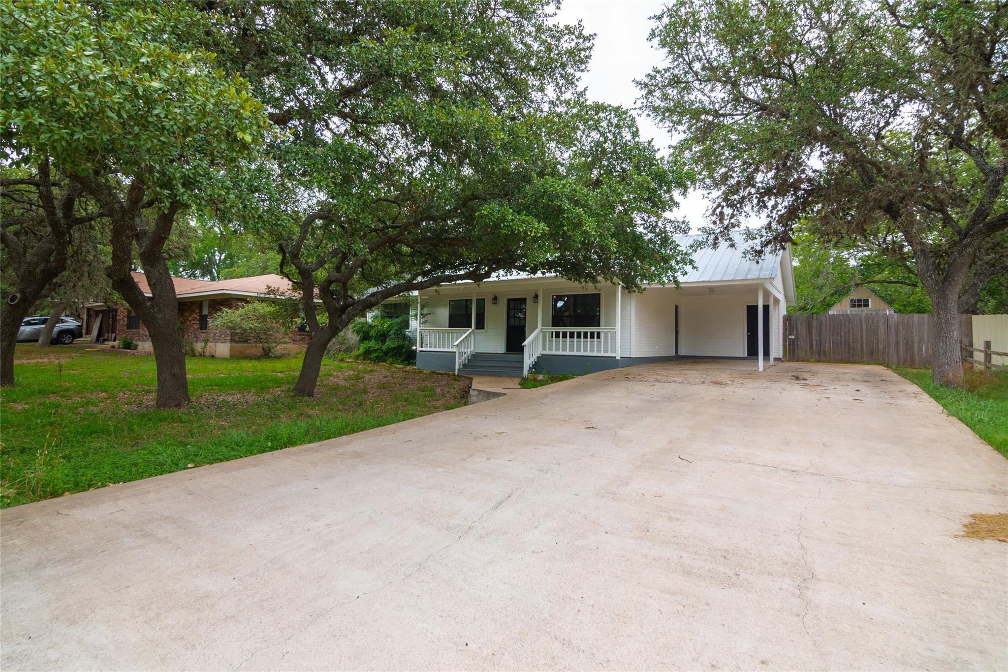 1400 Lazy Creek Ln Property Photo 4