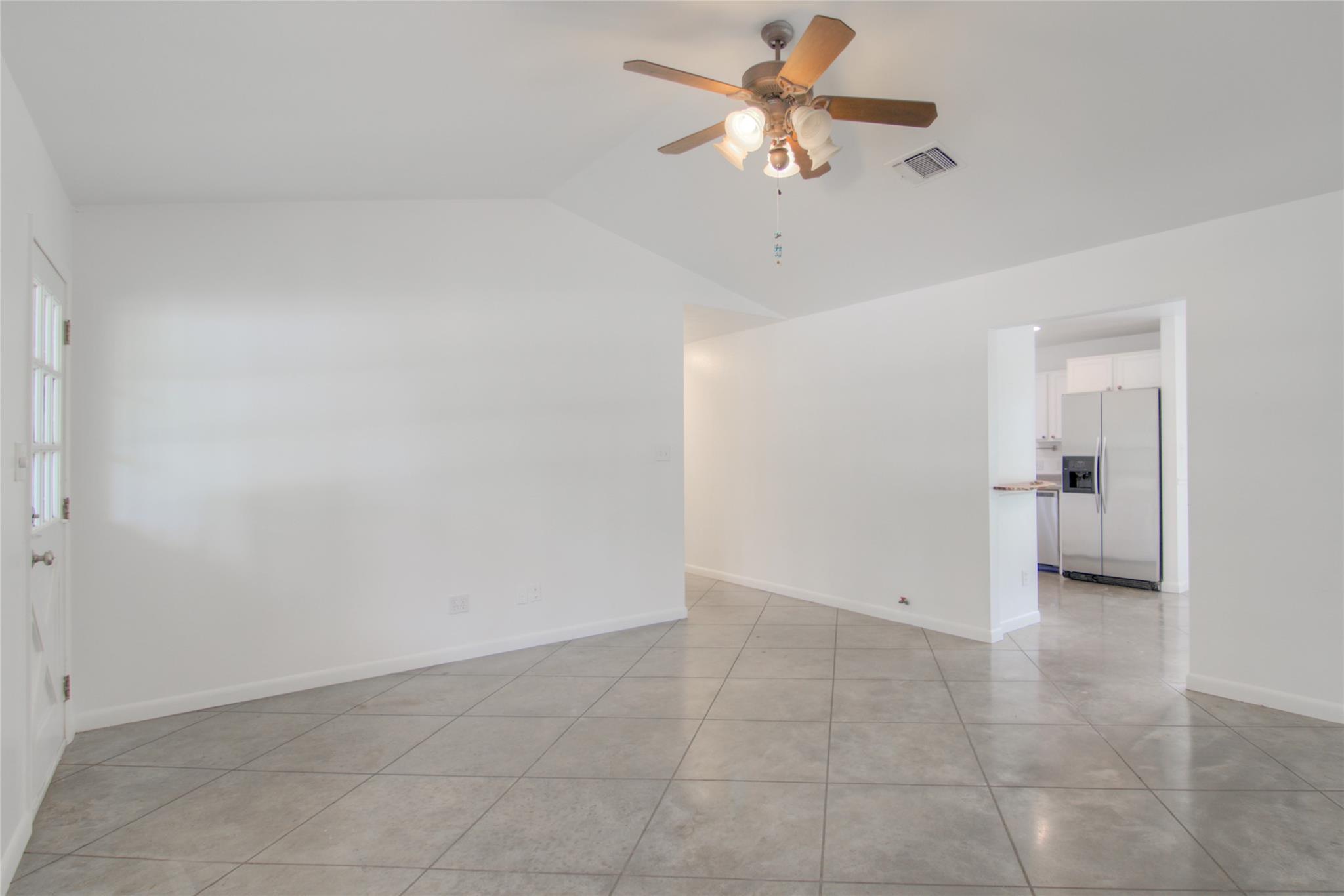1400 Lazy Creek Ln Property Photo 6