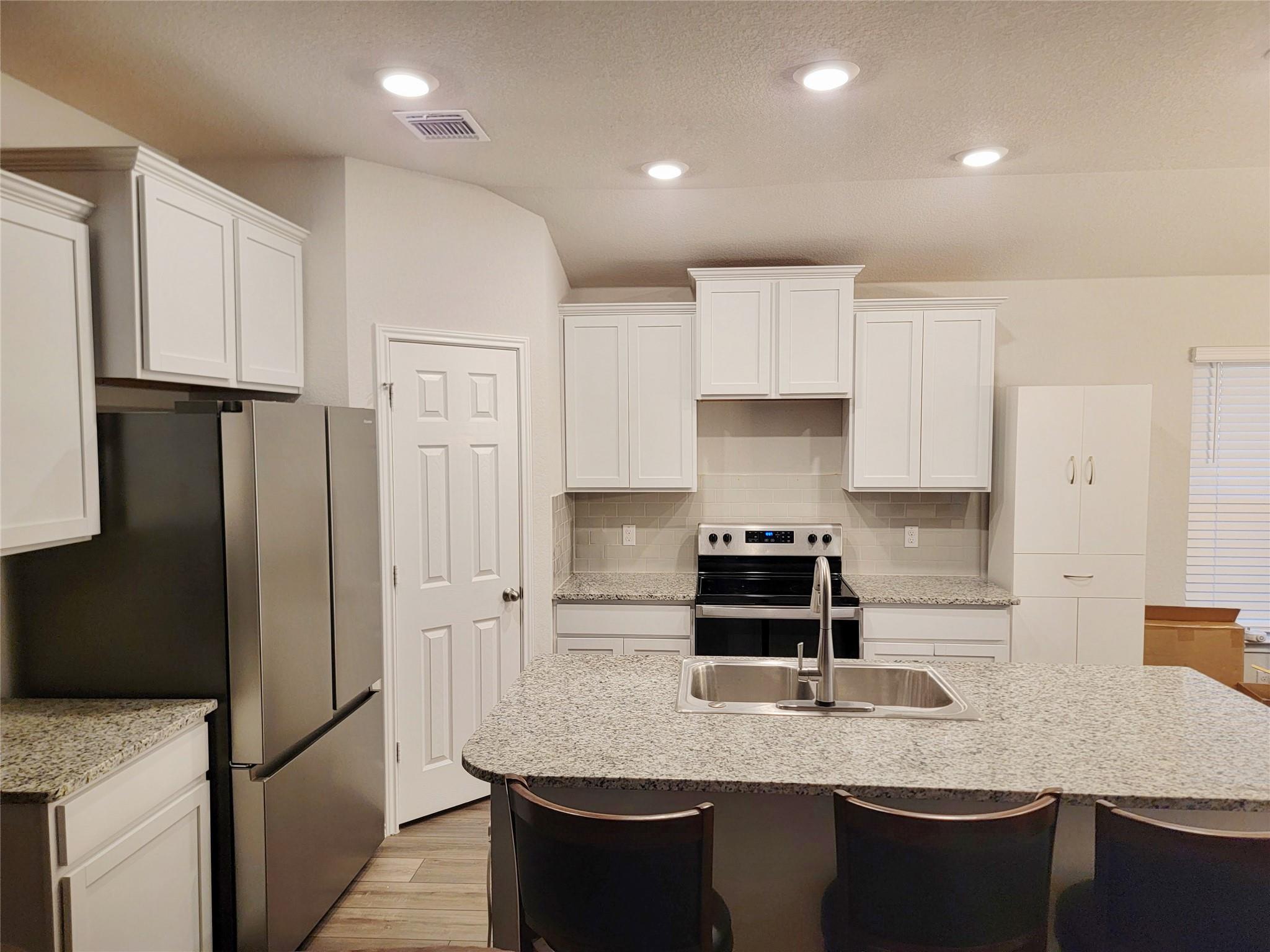 109 Akston Ct Property Photo 3