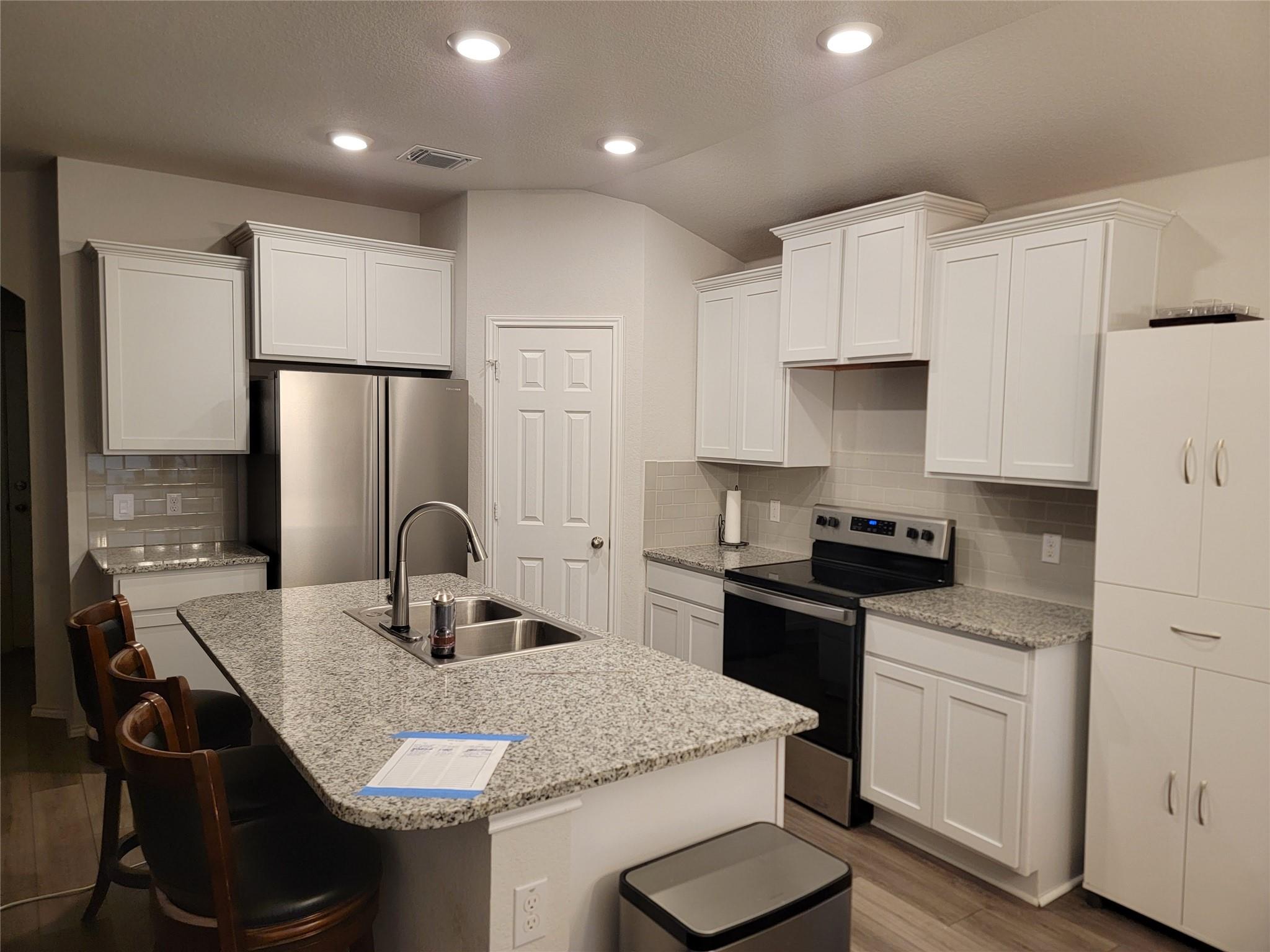 109 Akston Ct Property Photo 4
