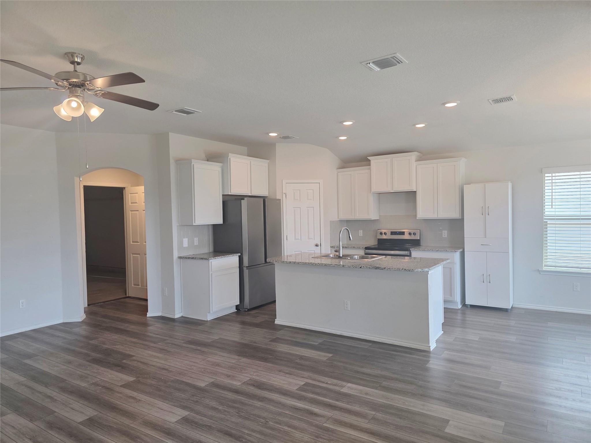 109 Akston Ct Property Photo 4