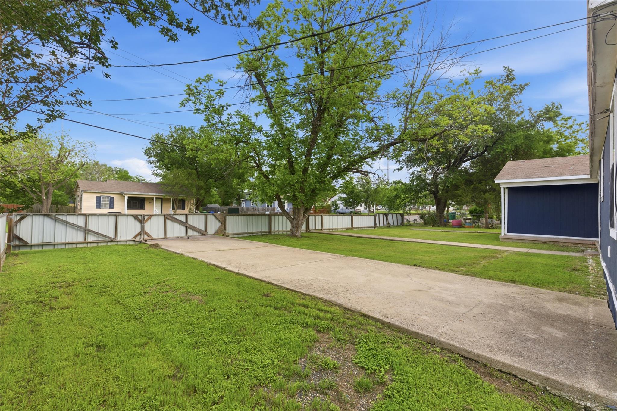 206 Oscar St Property Photo 3