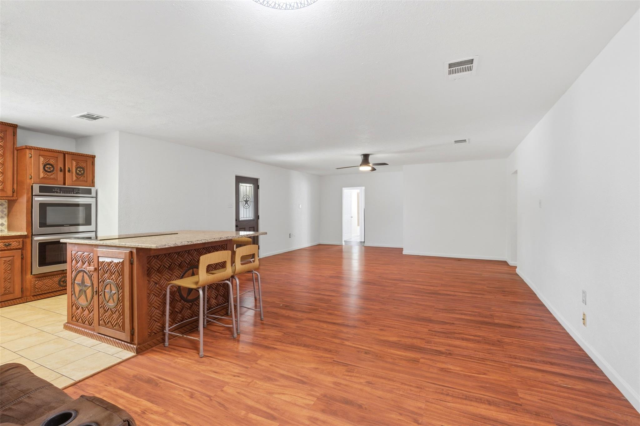 206 Oscar St Property Photo 4