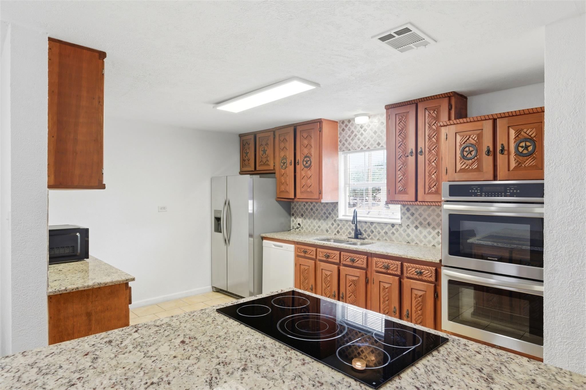 206 Oscar St Property Photo 6