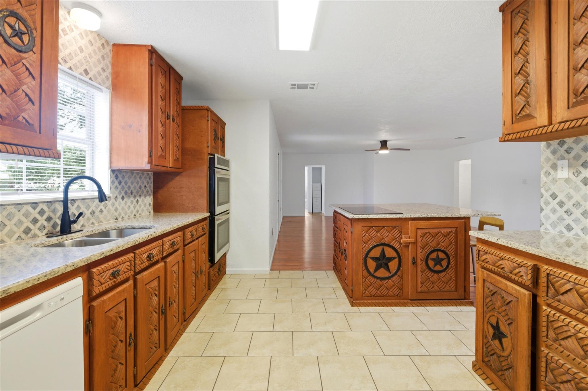 206 Oscar St Property Photo 7
