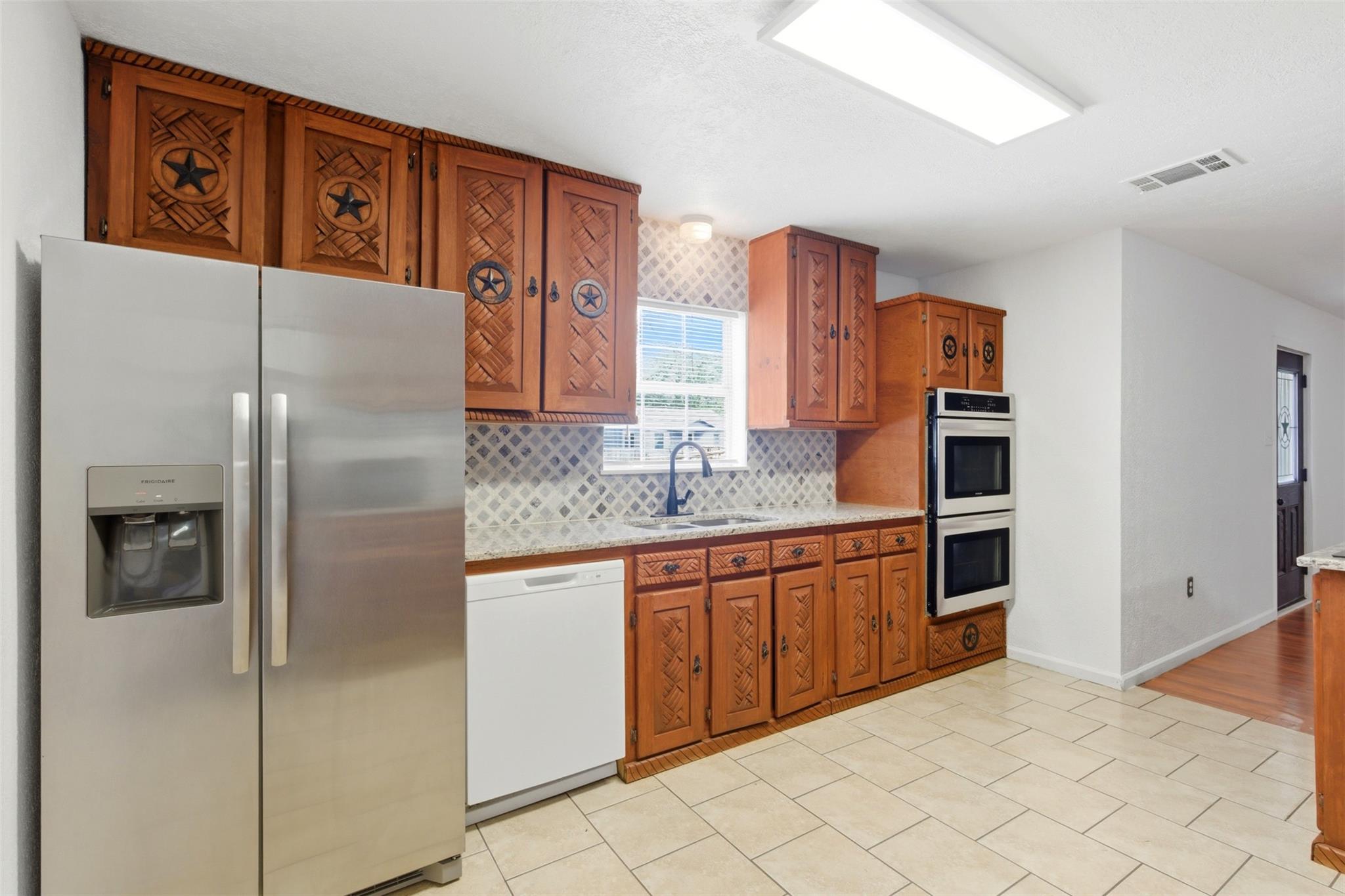 206 Oscar St Property Photo 8