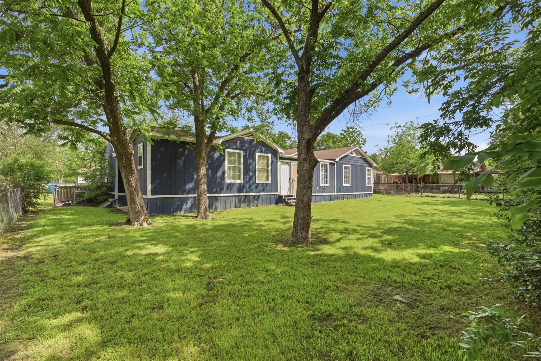 206 Oscar St Property Photo 23