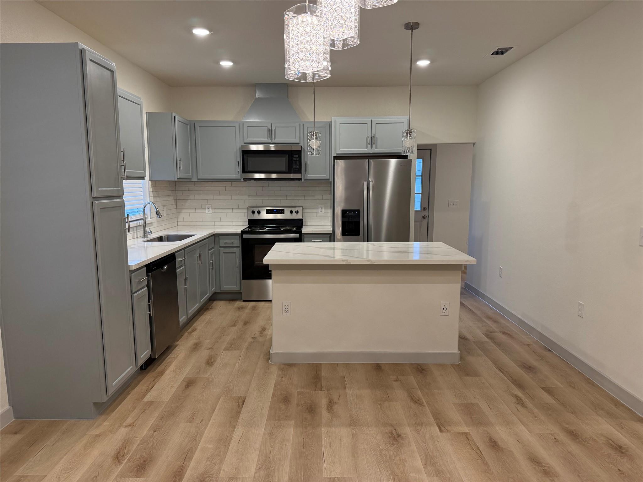 529 N Avenue H Property Photo