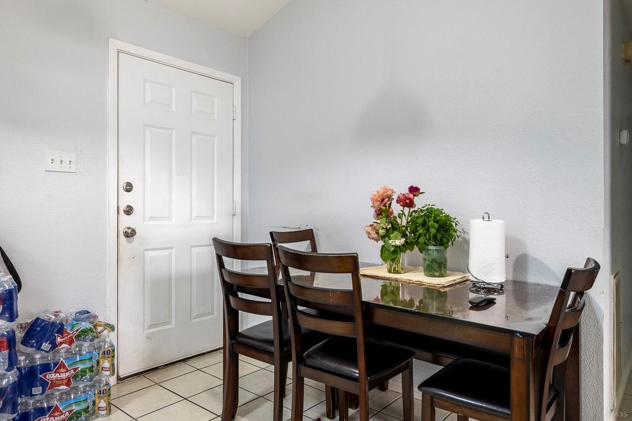 2903 W Slaughter Ln Property Photo 7