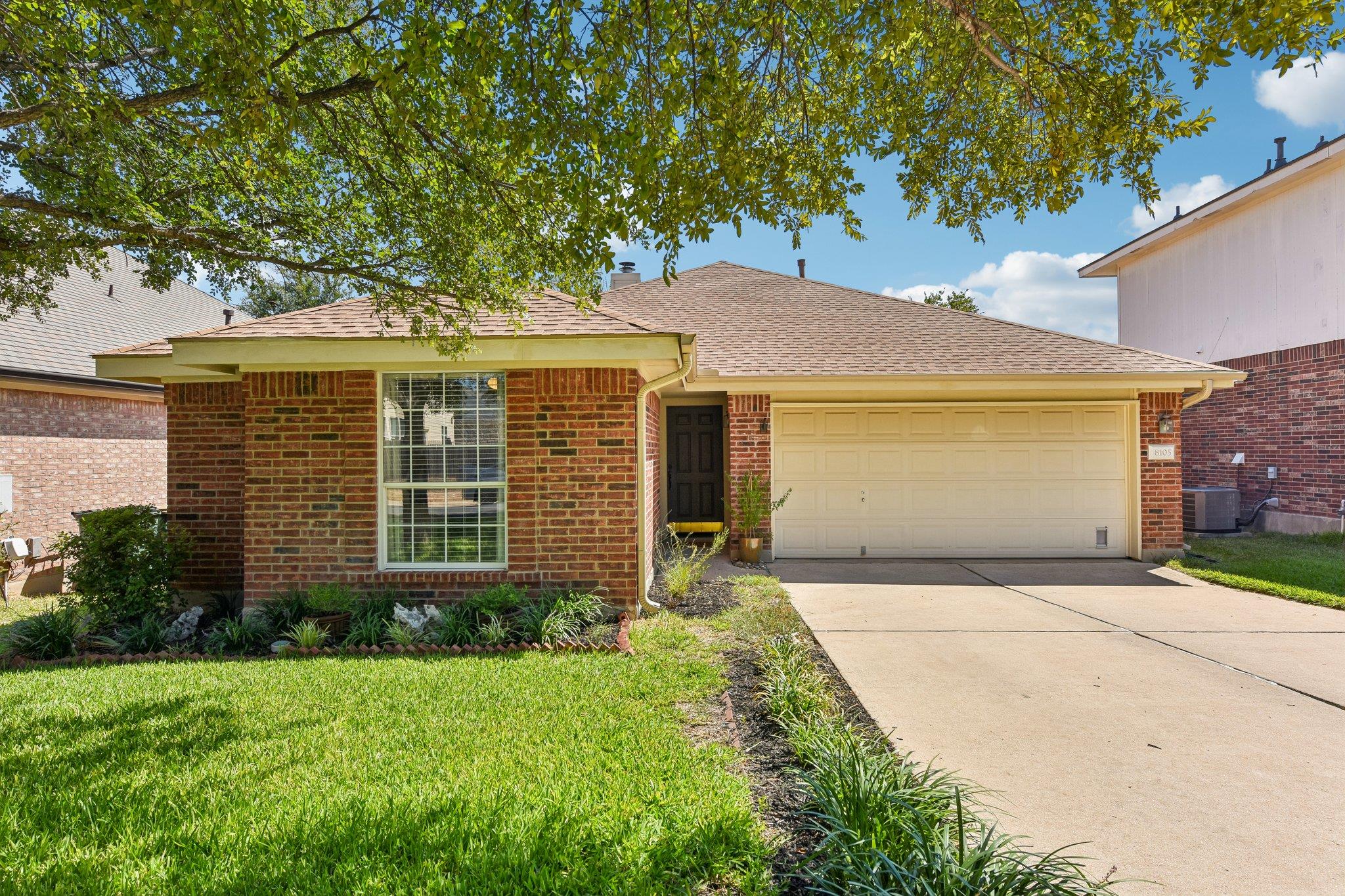 8105 Hawick Dr Property Photo 1