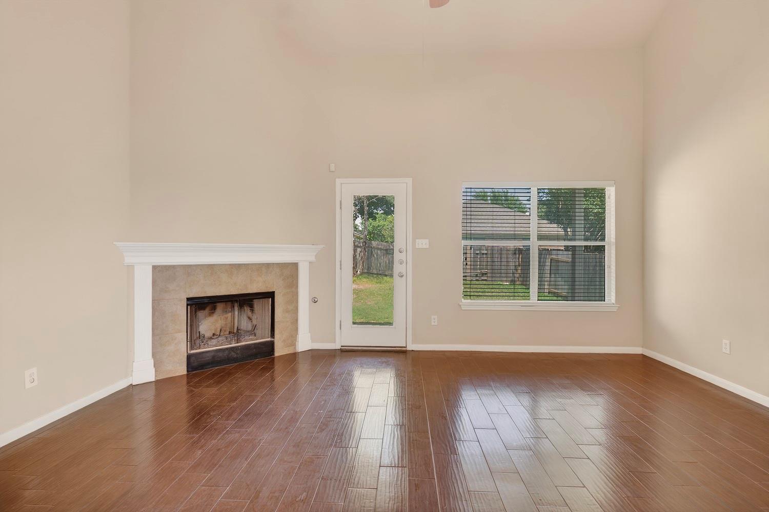 4489 Western Lake Dr Property Photo 7