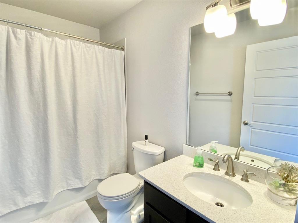 1300 E 3rd St #a Property Photo 17