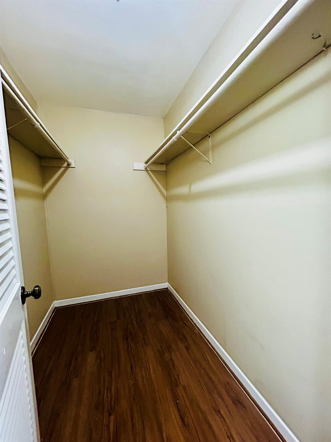 1000 W 26th St #207 Property Photo 15