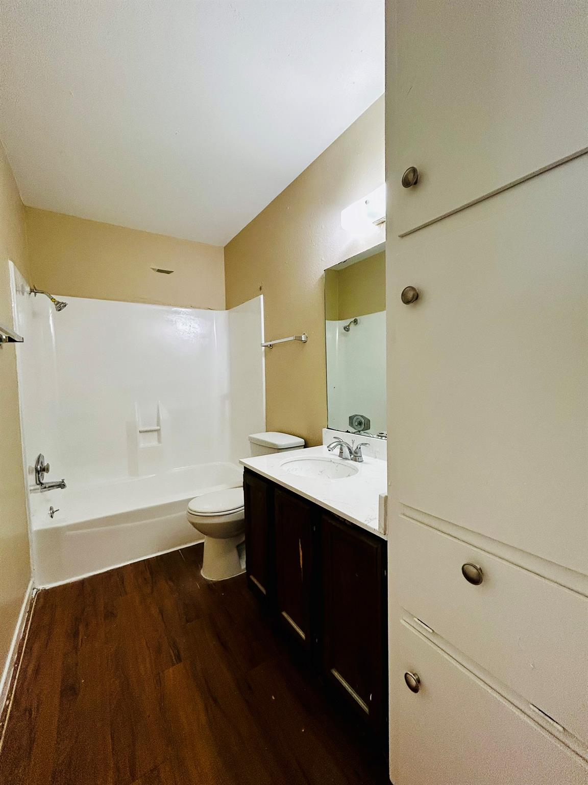 1000 W 26th St #207 Property Photo 17