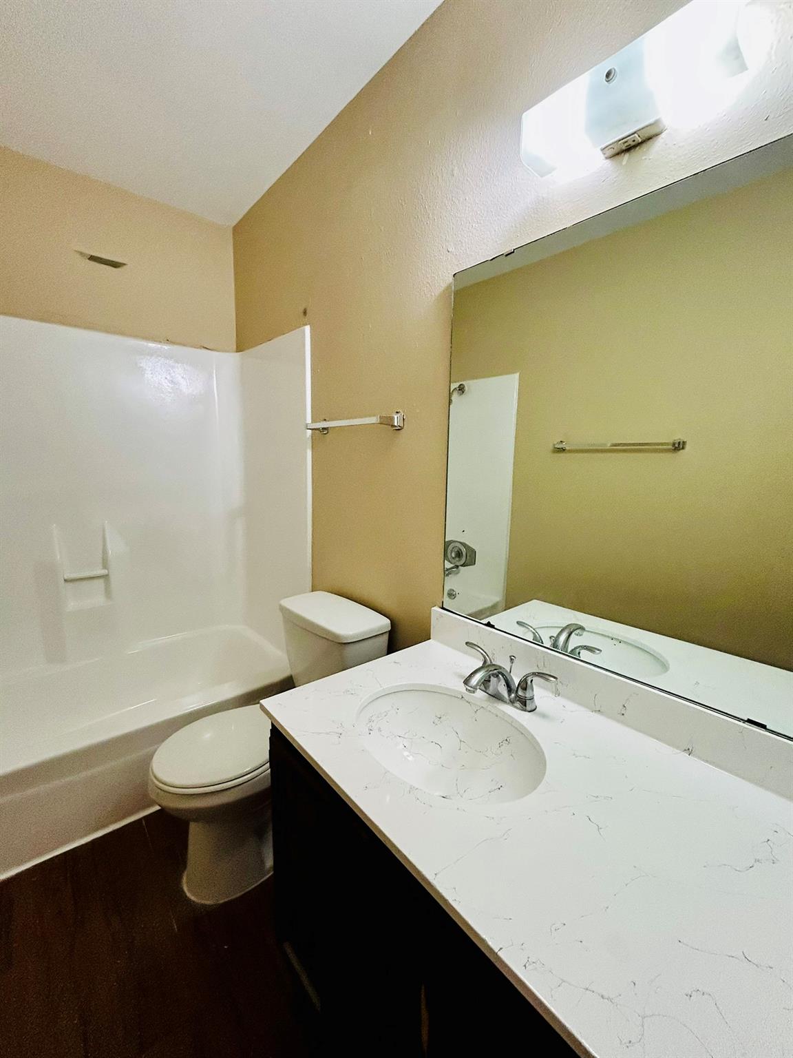 1000 W 26th St #207 Property Photo 18