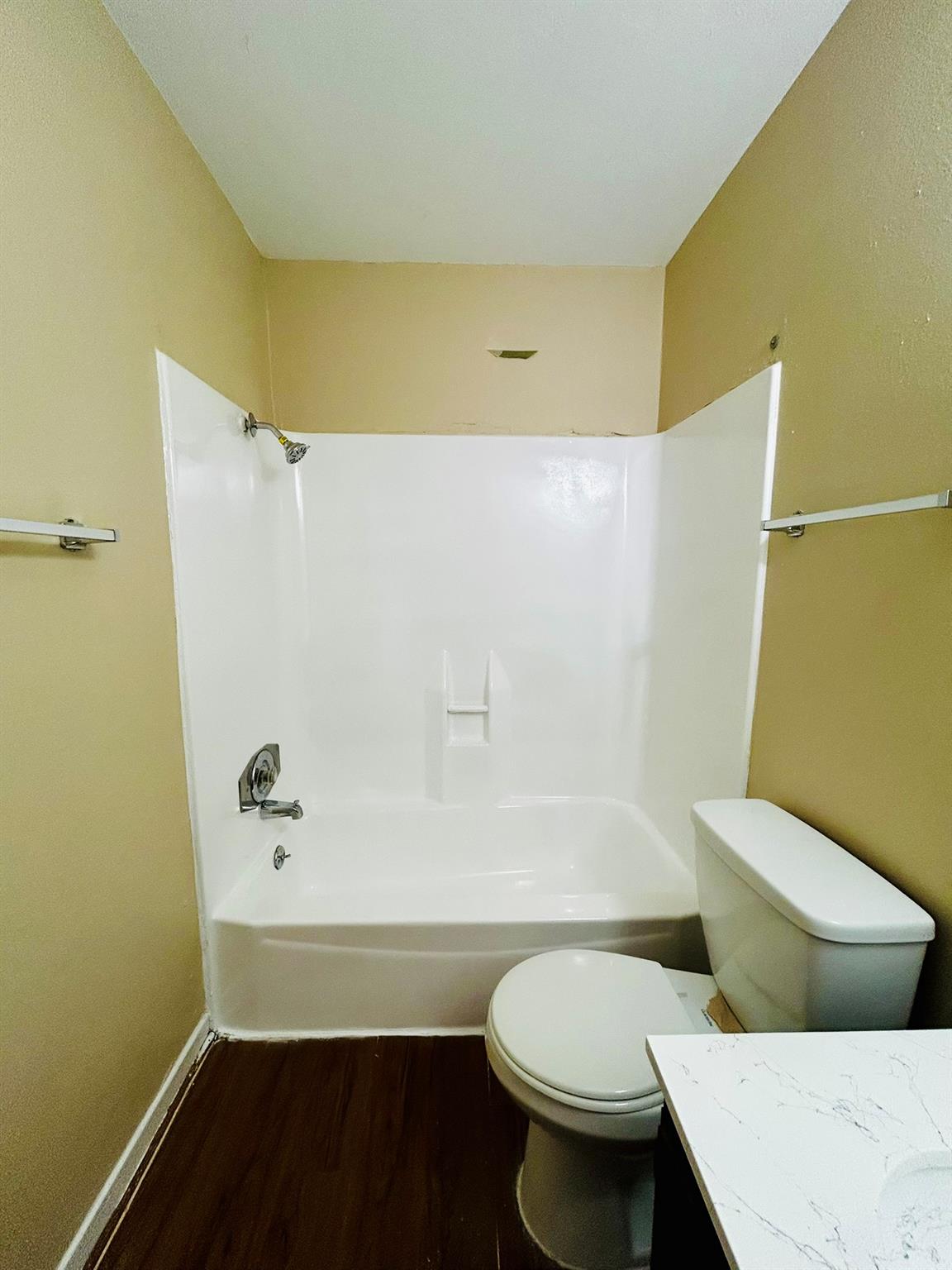 1000 W 26th St #207 Property Photo 19