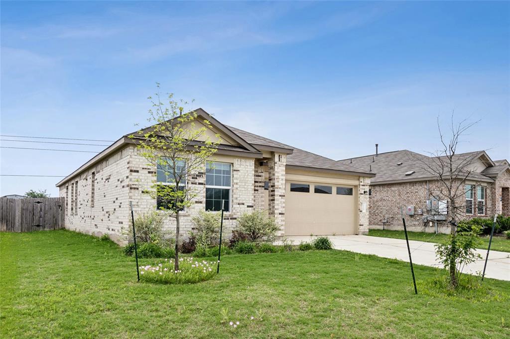 225 Escondido Cir Property Photo