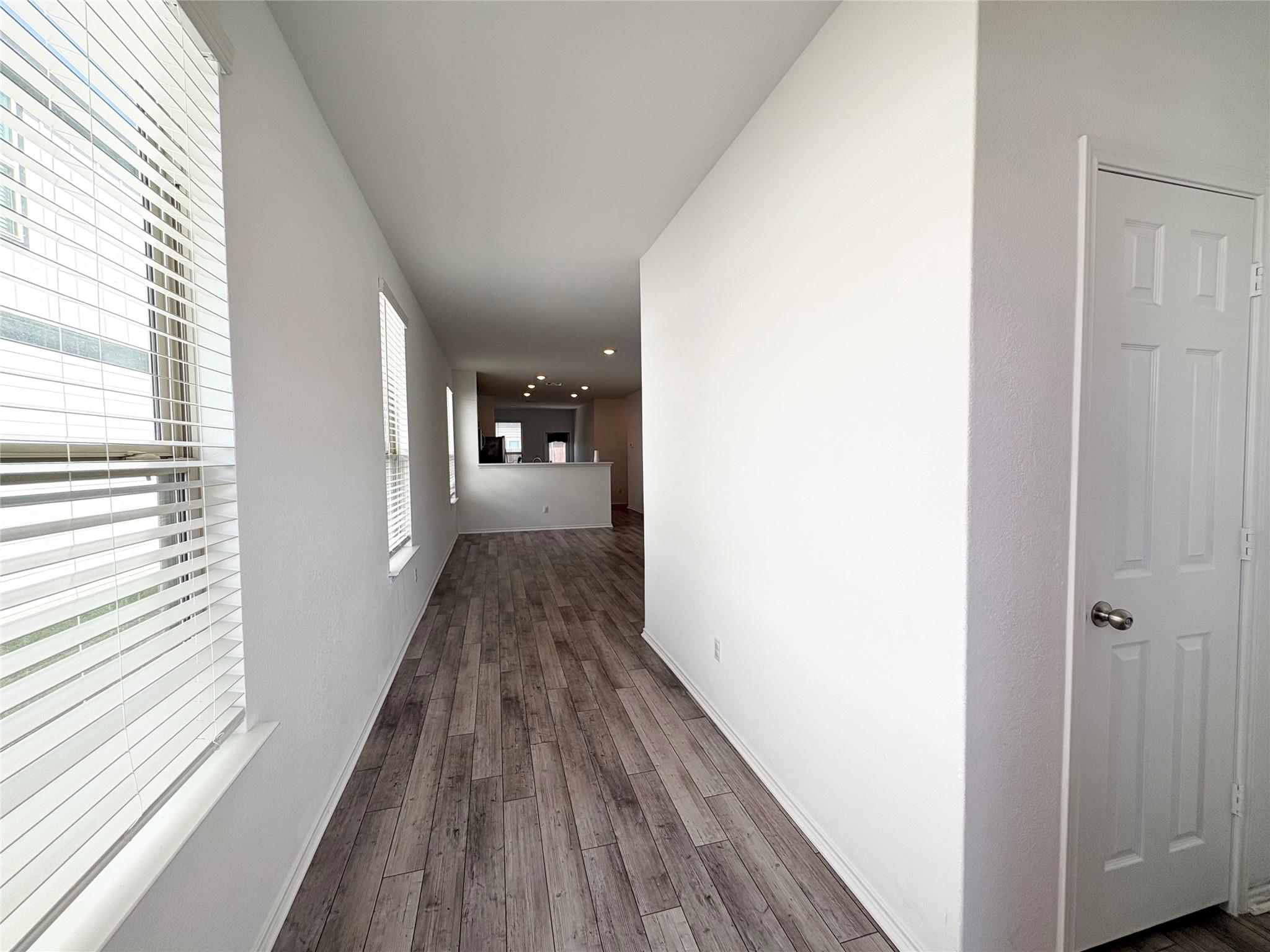 217 English Oak St Property Photo 4