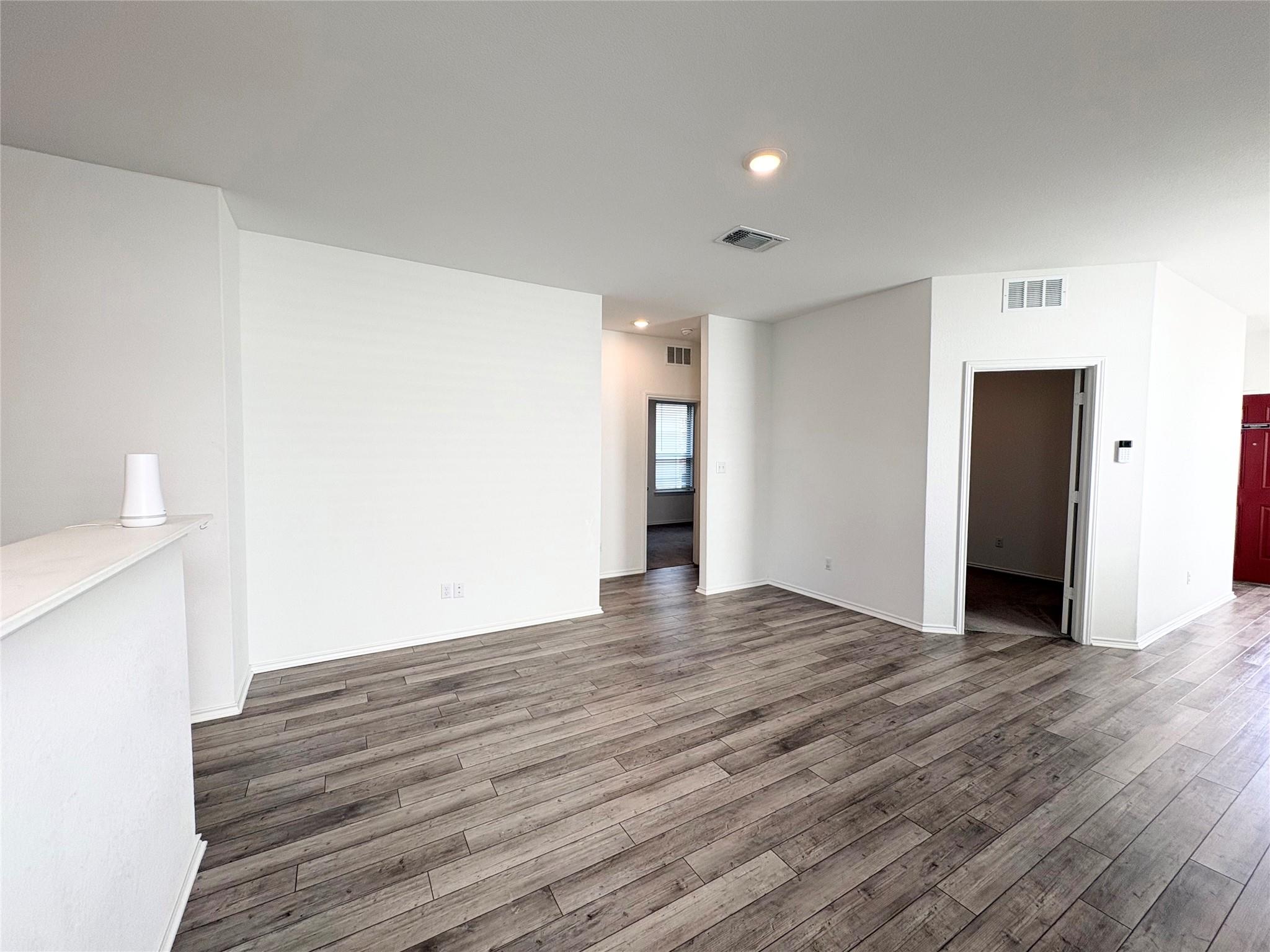 217 English Oak St Property Photo 7