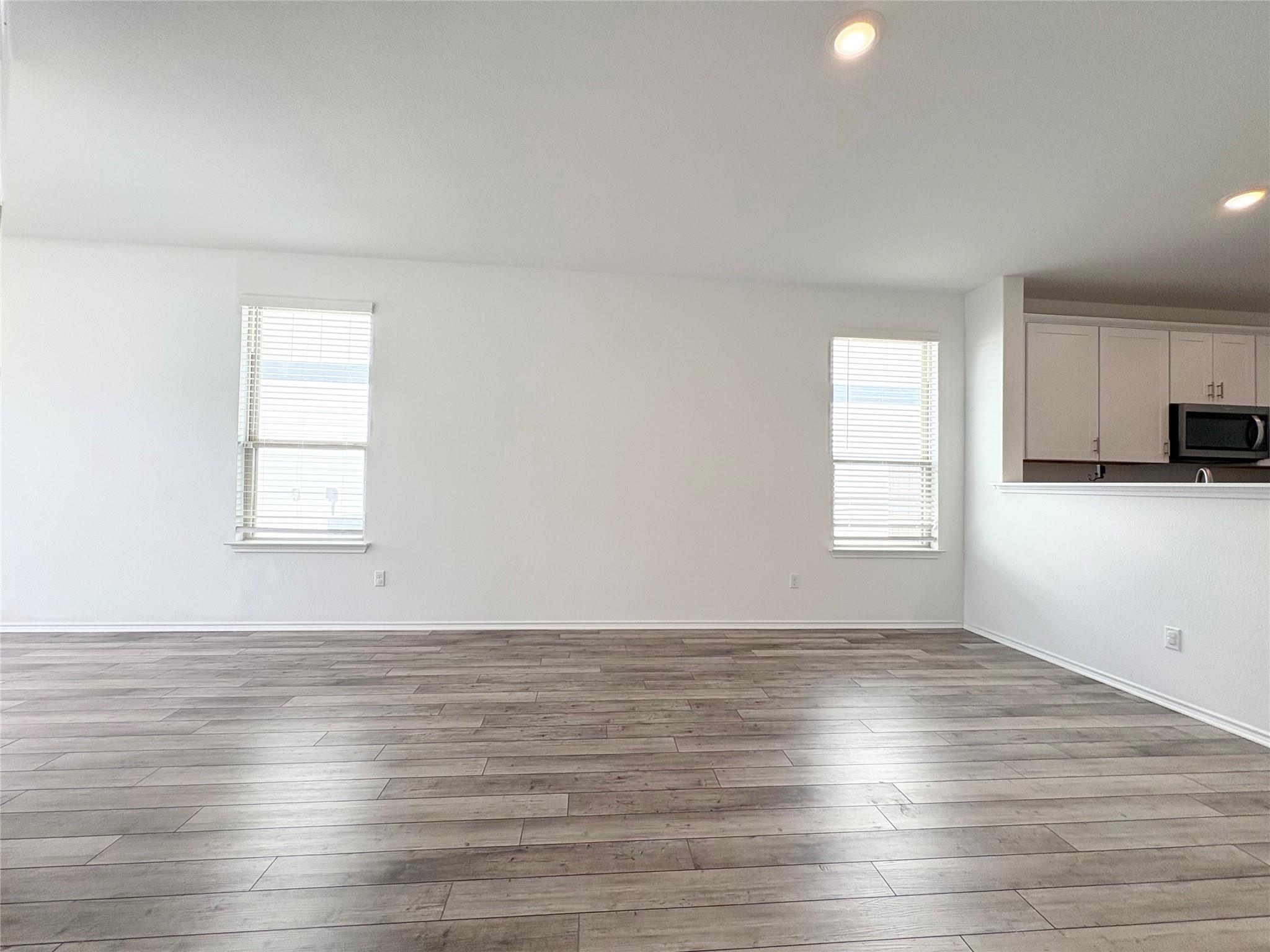 217 English Oak St Property Photo 8