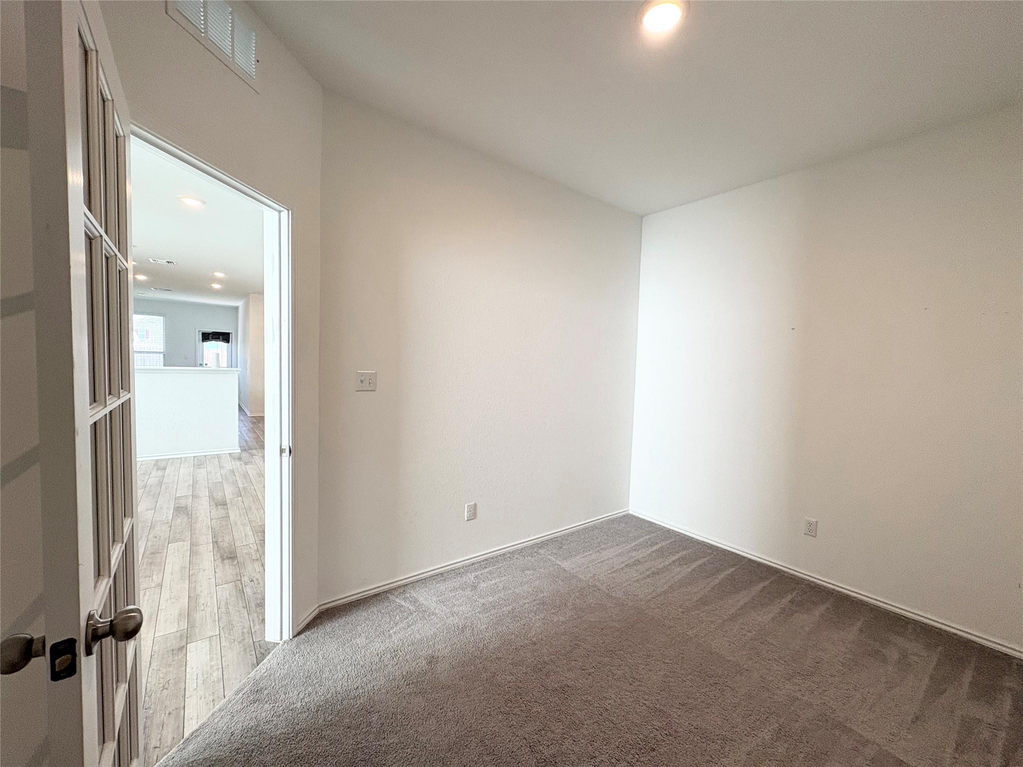 217 English Oak St Property Photo 9