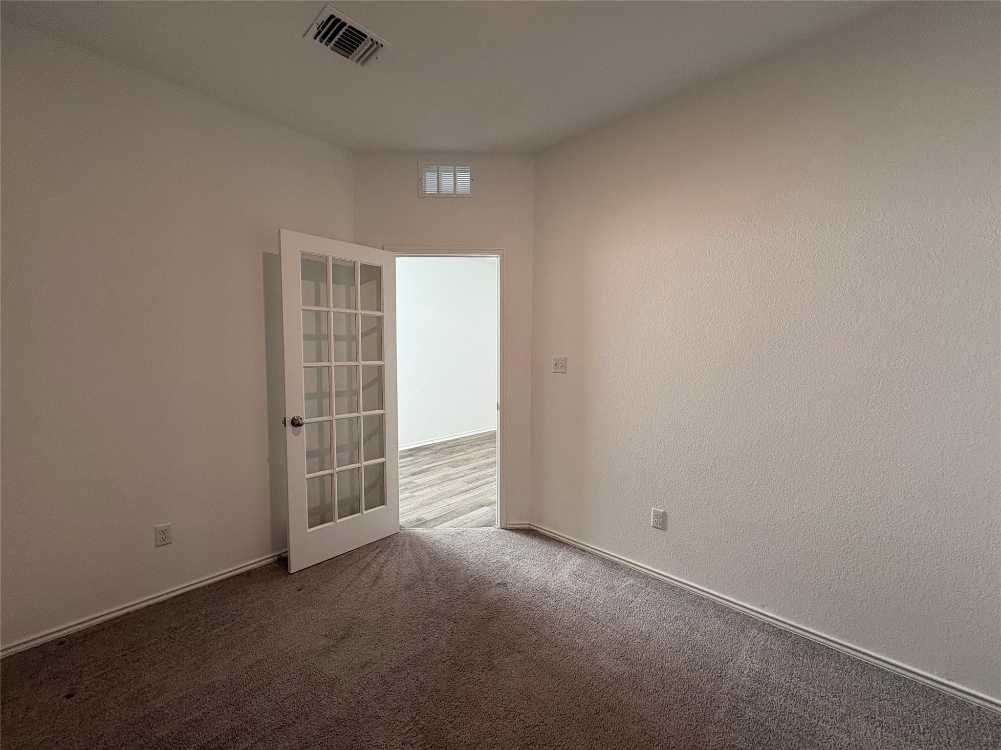 217 English Oak St Property Photo 10