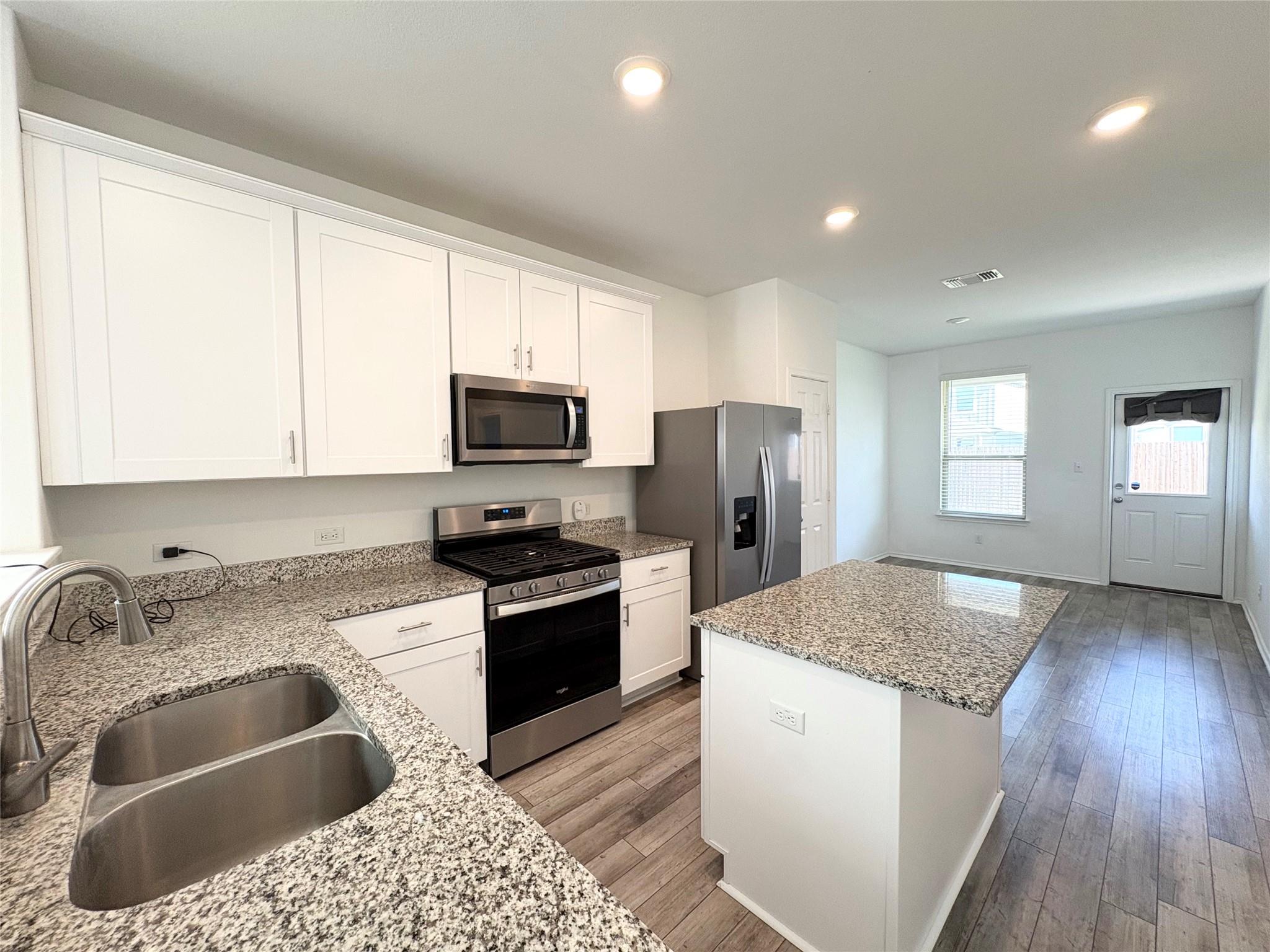 217 English Oak St Property Photo 11